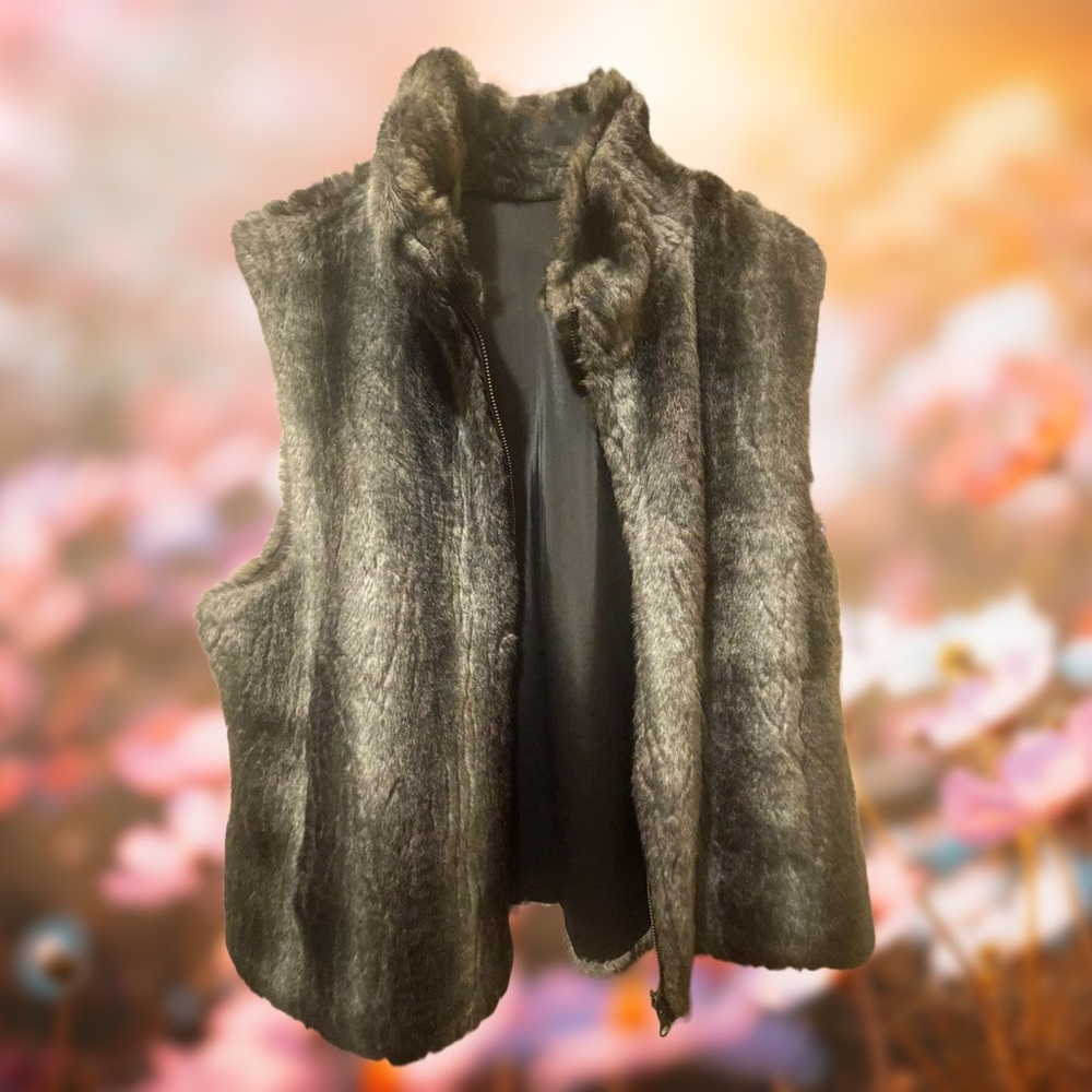 Woman’s large reversible faux fur vest, by Blassport
